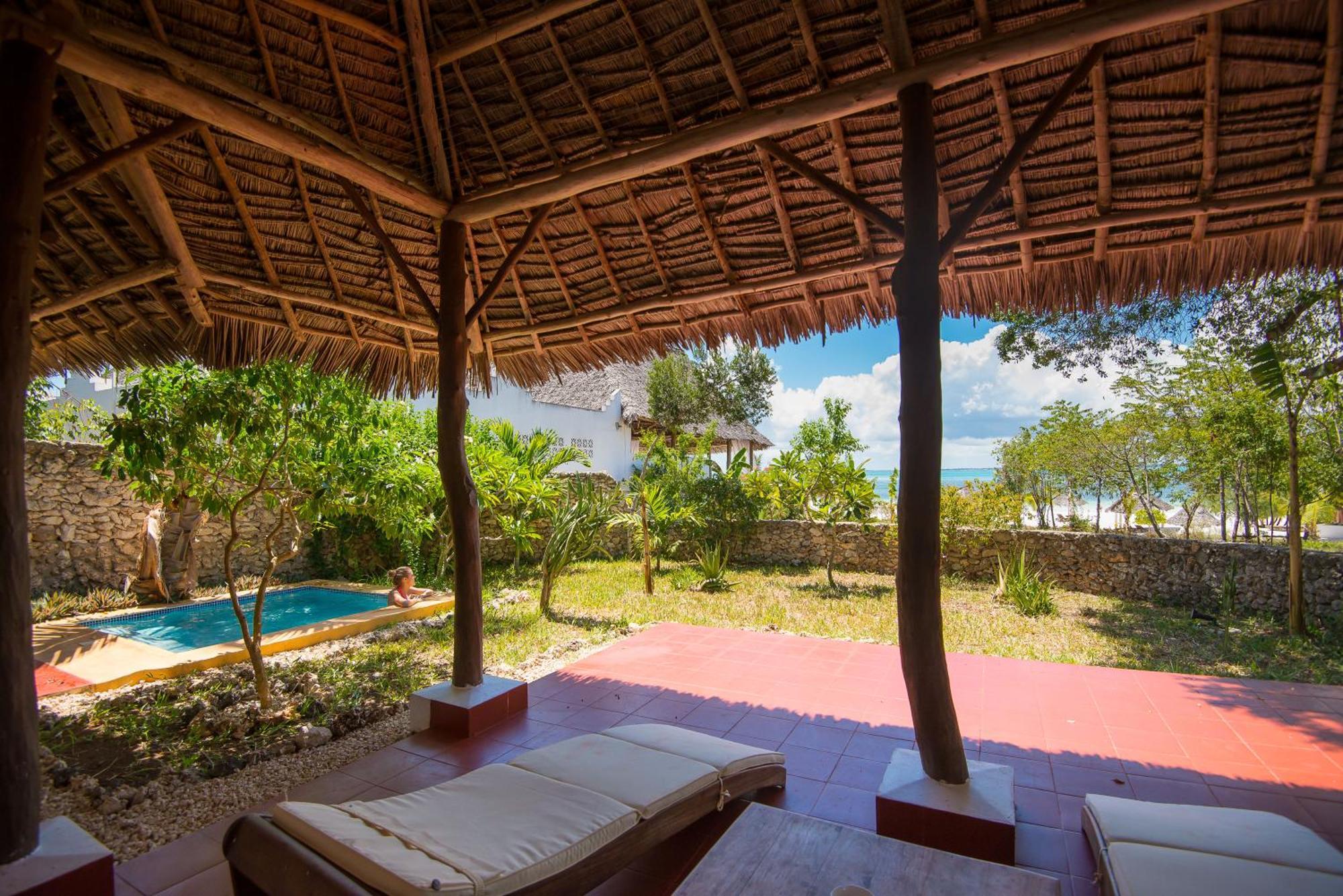 Konokono Beach Resort And Isaraya Luxury Overwater Villas Michamvi Quarto foto