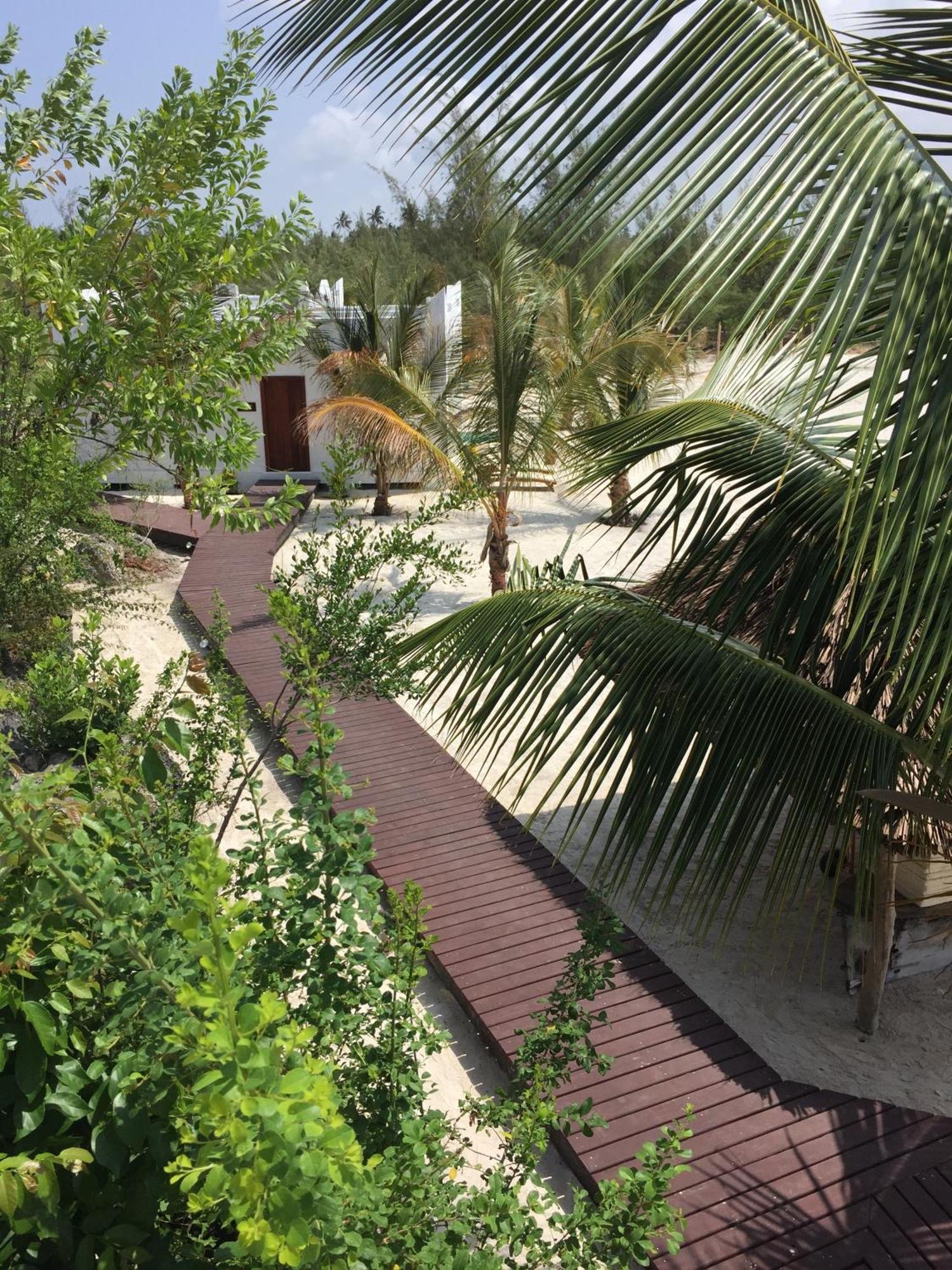 Konokono Beach Resort And Isaraya Luxury Overwater Villas Michamvi Quarto foto